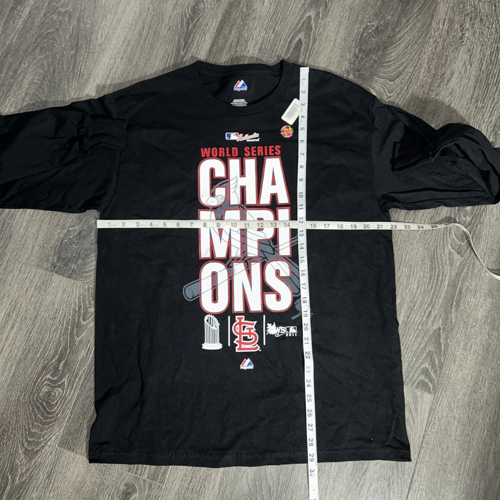 St Louis Cardinals Men’s Large 2011 World Series Long Sleeve Shirt With Stickers - Picture 2 of 5